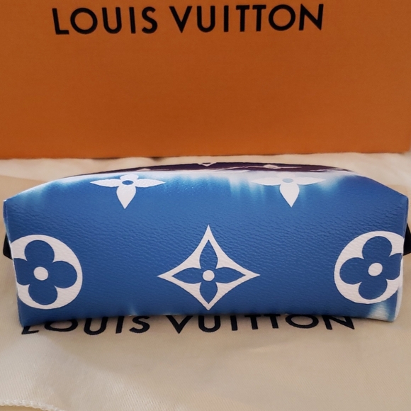 Louis Vuitton Escale Blue Cosmetic Toiletry Pouch Giant Flower Monogram Pochette - Picture 8 of 17